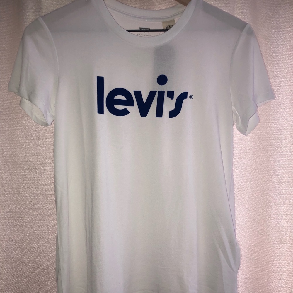 Levi’s t-shirt